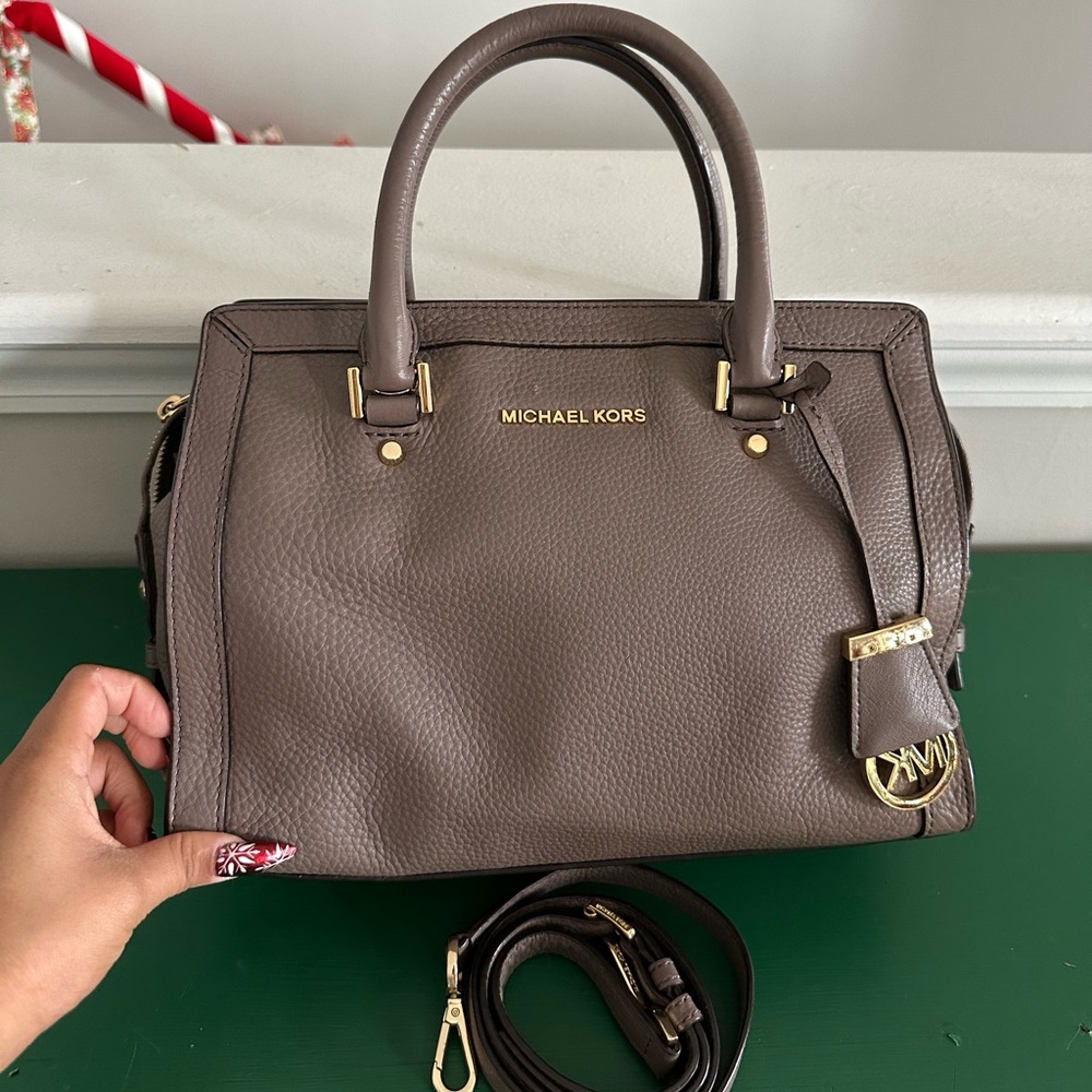 Michael Kors Collins: soft leather, pink nude/dark nude color.